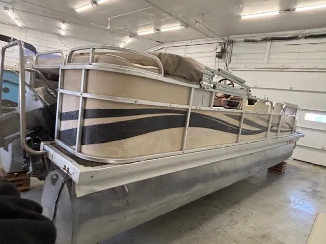 Slide: The Image of Premier 225 Legend ES 2001 - 6