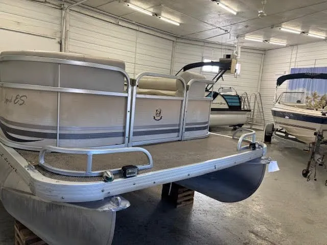 Slide: The Image of Premier 225 Legend ES 2001 - 9