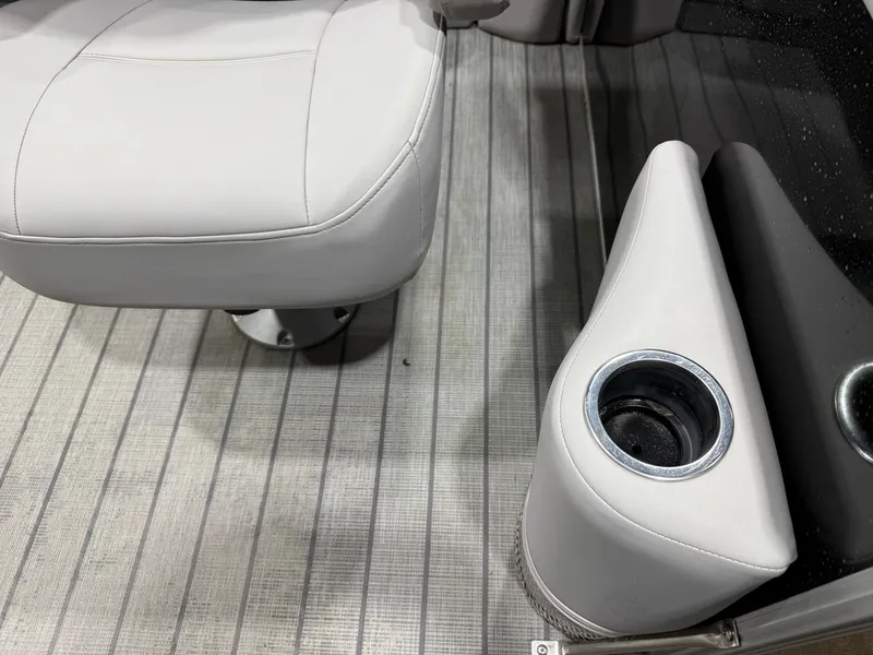 Slide: The Image of Sylvan L3 DLZ 22' Swingback Tritoon & Mercury 150HP 4-Stroke EFI 2022 - 29