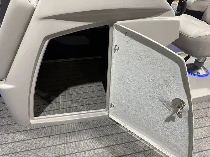 Slide: The Image of Sylvan L3 DLZ 22' Swingback Tritoon & Mercury 150HP 4-Stroke EFI 2022 - 30