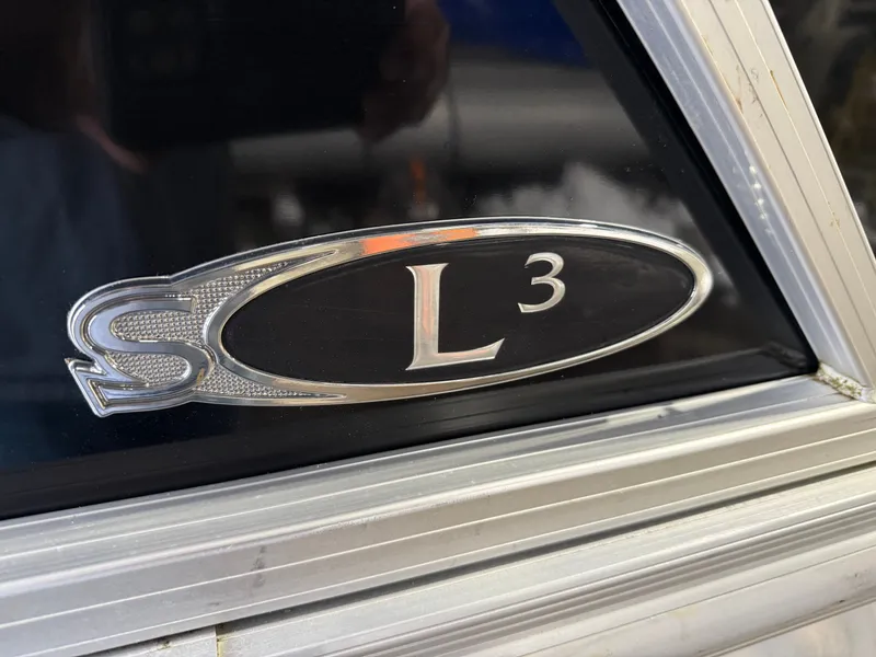 Slide: The Image of Sylvan L3 DLZ 22' Swingback Tritoon & Mercury 150HP 4-Stroke EFI 2022 - 35