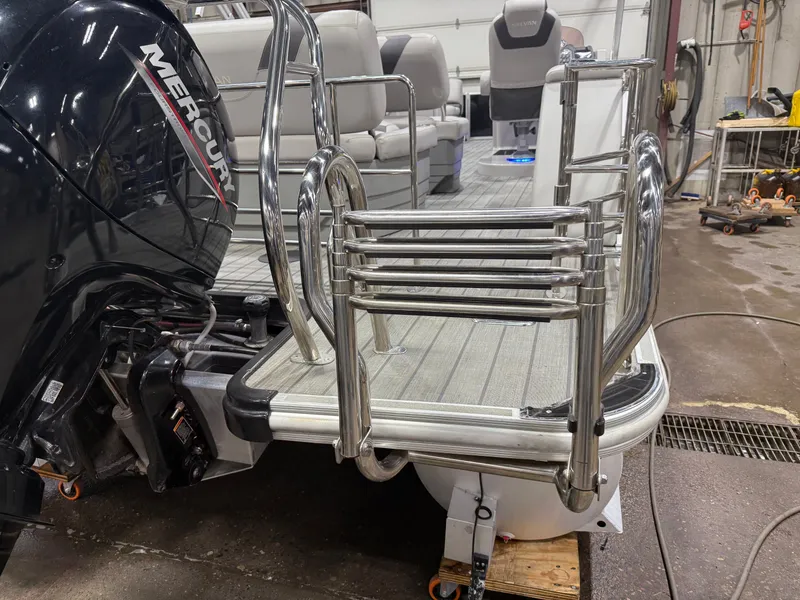 Slide: The Image of Sylvan L3 DLZ 22' Swingback Tritoon & Mercury 150HP 4-Stroke EFI 2022 - 41