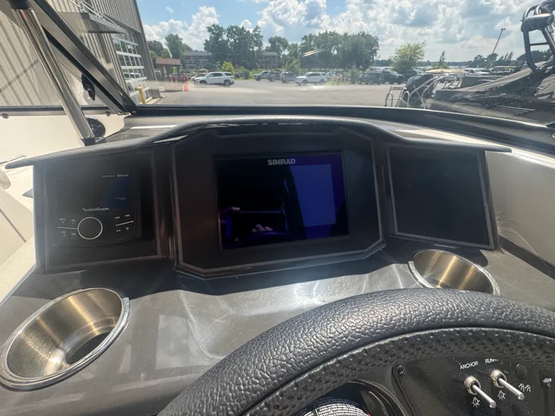 Slide: The Image of Bayliner VR5 Bowrider I/O 2023 - 10