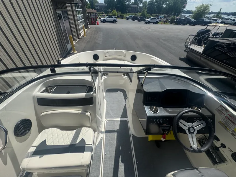 Slide: The Image of Bayliner VR5 Bowrider I/O 2023 - 8