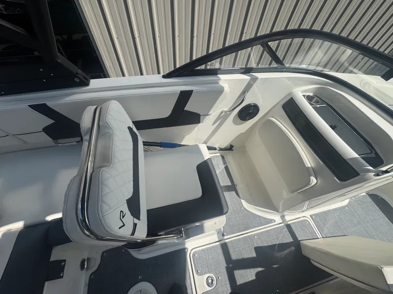 Slide: The Image of Bayliner VR5 Bowrider I/O 2023 - 9