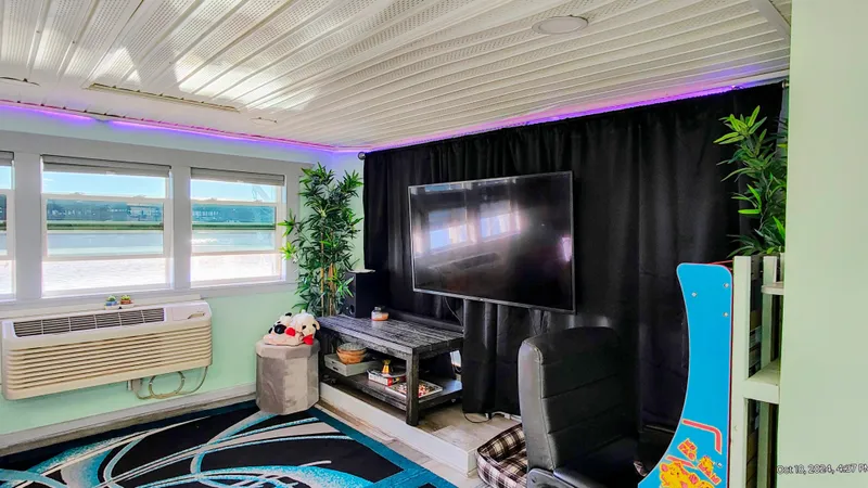 Slide: The Image of Salon - 40