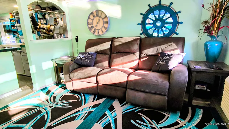 Slide: The Image of Salon - 42