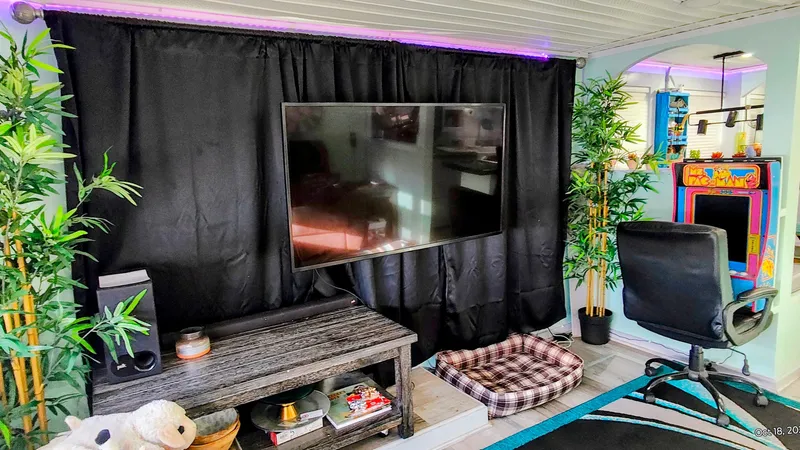 Slide: The Image of Salon - 44