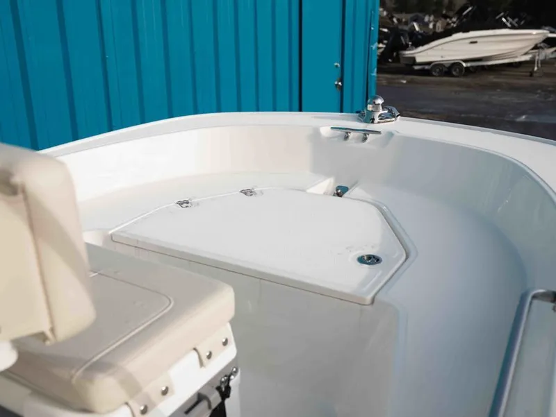 Slide: The Image of Boston Whaler 150 Montauk 2026 - 6