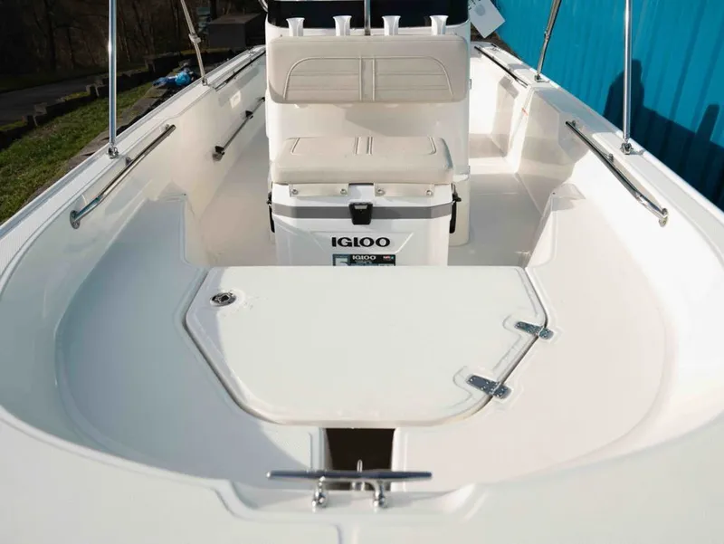 Slide: The Image of Boston Whaler 150 Montauk 2026 - 7