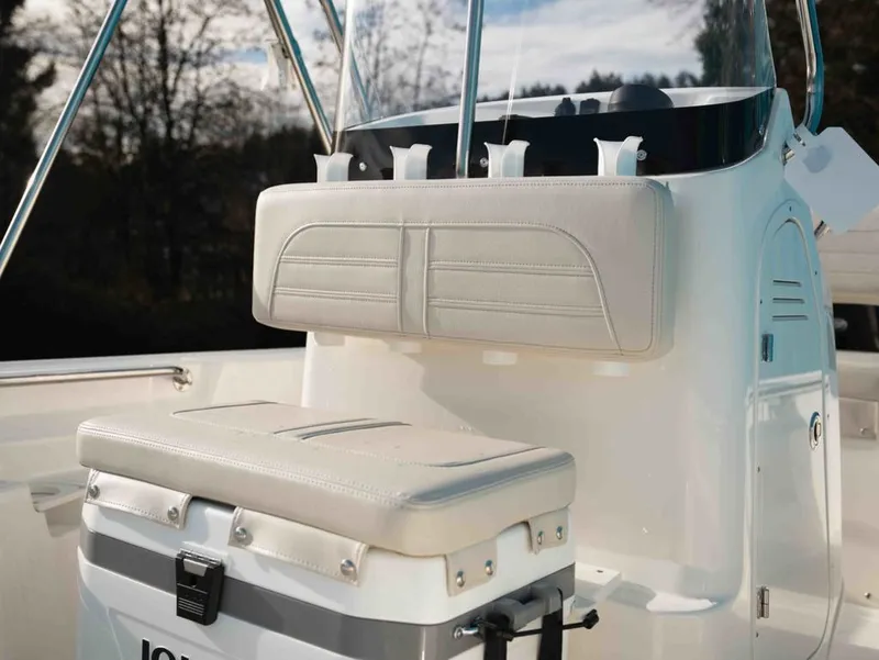 Slide: The Image of Boston Whaler 150 Montauk 2026 - 8