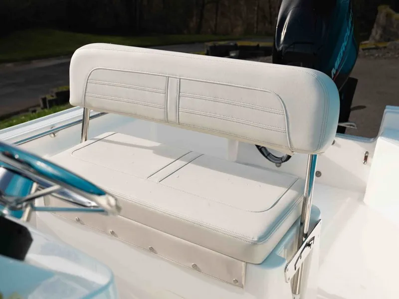 Slide: The Image of Boston Whaler 150 Montauk 2026 - 9
