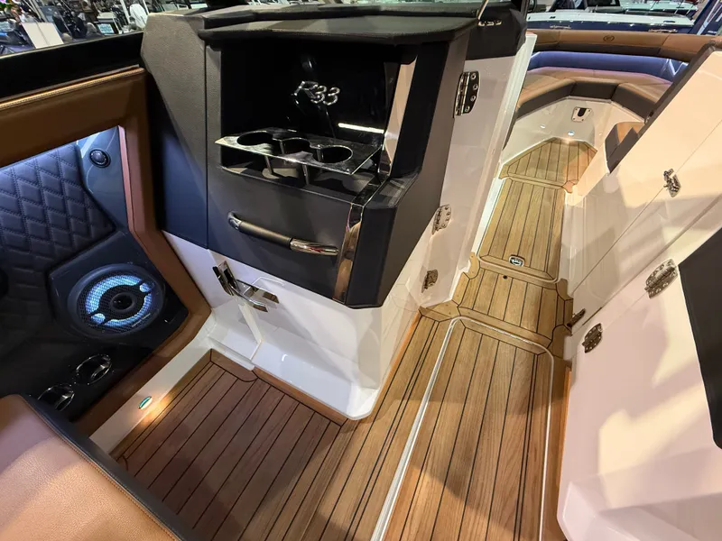 Slide: The Image of Cobalt R33 2026 - 1055