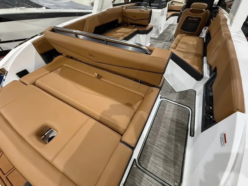 Slide: The Image of Cobalt R8 Surf 2026 - 1002