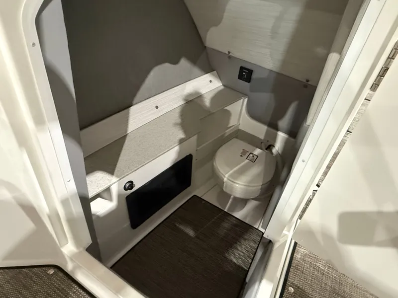 Slide: The Image of Cobalt R8 Surf 2026 - 1030