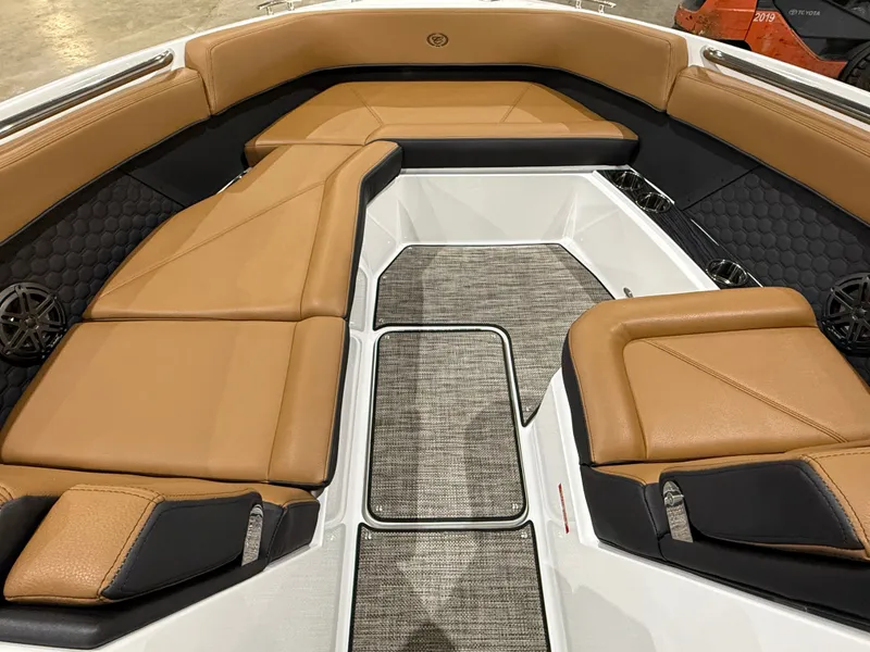 Slide: The Image of Cobalt R8 Surf 2026 - 1119