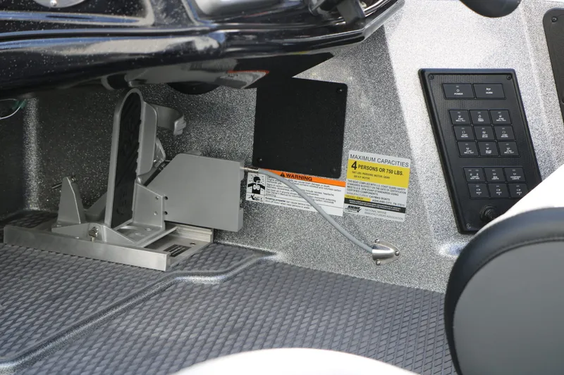 Slide: The Image of Caymas CX 21 PRO 2025 - 24