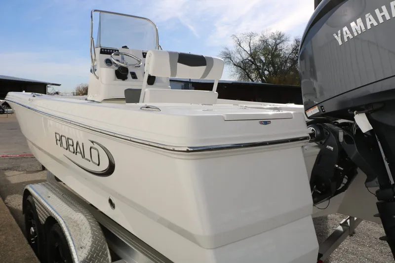 Slide: The Image of Robalo 206 Cayman 2026 - 10