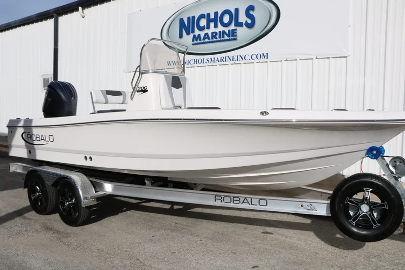 Slide: The Image of Robalo 206 Cayman 2026 - 15