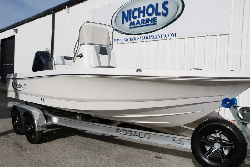 Slide: The Image of Robalo 206 Cayman 2026 - 16