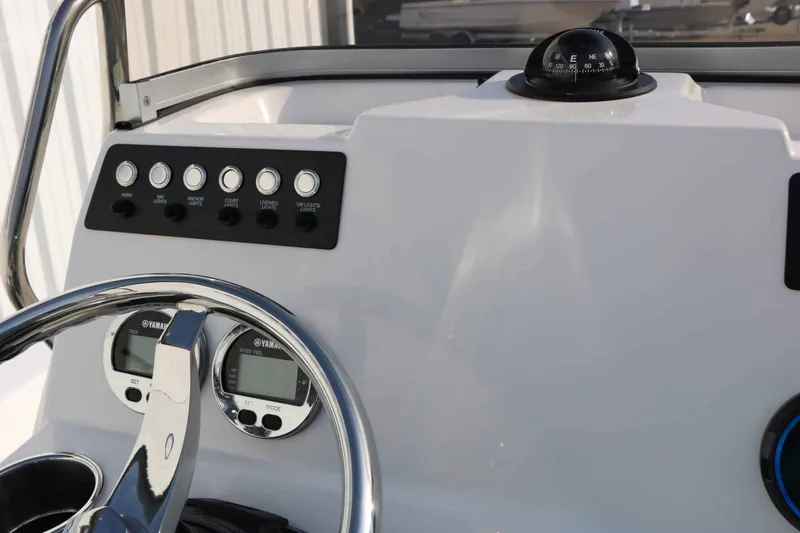 Slide: The Image of Robalo 206 Cayman 2026 - 39