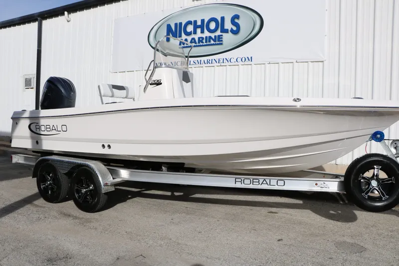 Slide: The Image of Robalo 206 Cayman 2026 - 4