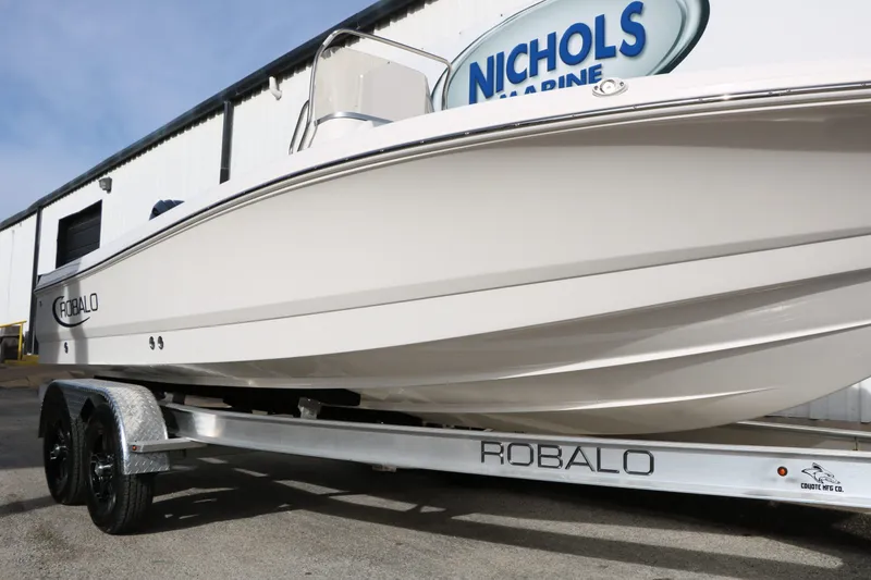 Slide: The Image of Robalo 206 Cayman 2026 - 43