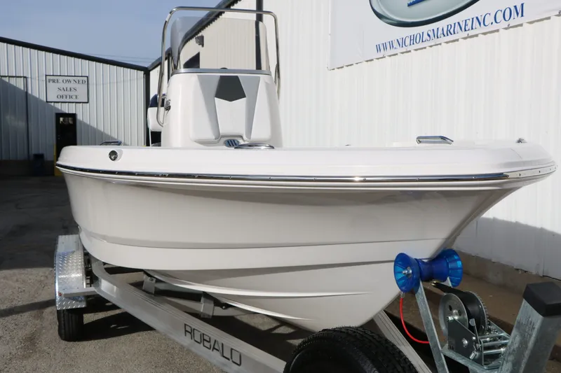 Slide: The Image of Robalo 206 Cayman 2026 - 6