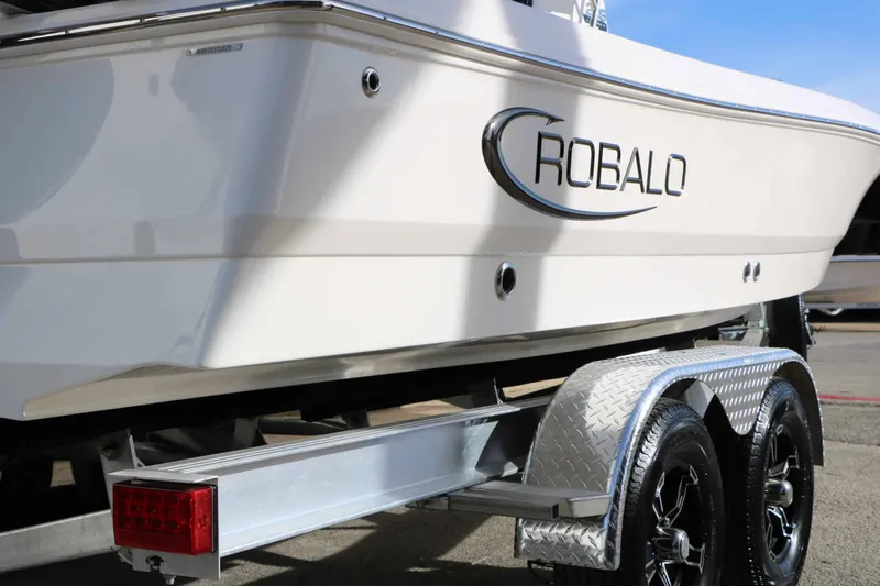 Slide: The Image of Robalo 206 Cayman 2026 - 13