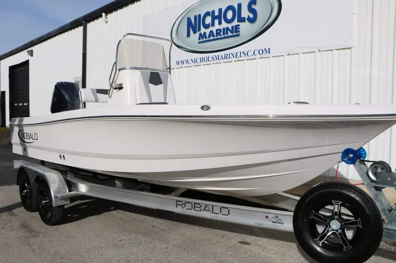 Slide: The Image of Robalo 206 Cayman 2026 - 5