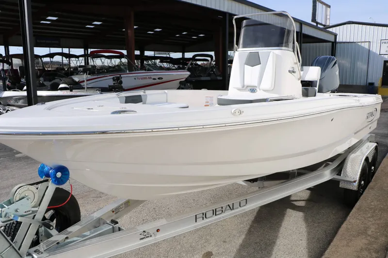 Slide: The Image of Robalo 206 Cayman 2026 - 8