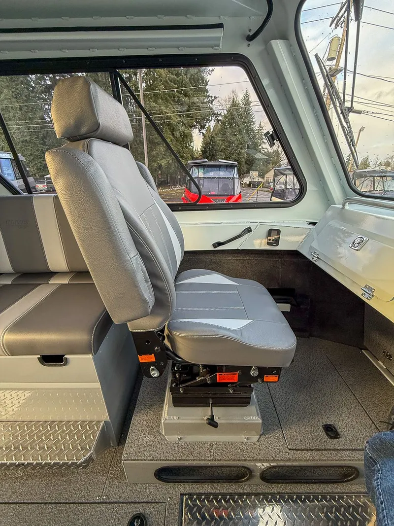 Slide: The Image of Hewescraft 270 Alaskan 2026 - 11