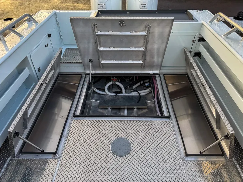 Slide: The Image of Hewescraft 270 Alaskan 2026 - 14