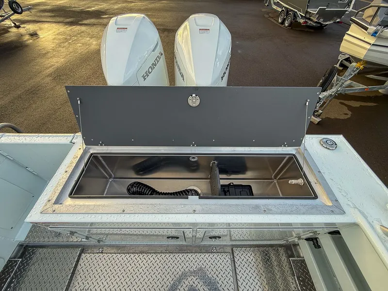 Slide: The Image of Hewescraft 270 Alaskan 2026 - 17