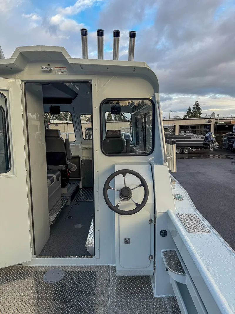 Slide: The Image of Hewescraft 270 Alaskan 2026 - 18