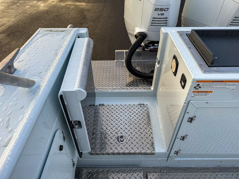 Slide: The Image of Hewescraft 270 Alaskan 2026 - 20