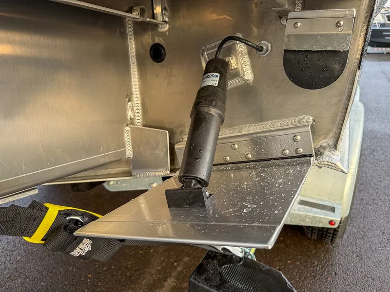 Slide: The Image of Hewescraft 270 Alaskan 2026 - 21