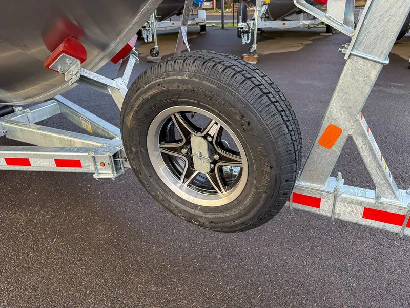 Slide: The Image of Hewescraft 270 Alaskan 2026 - 22