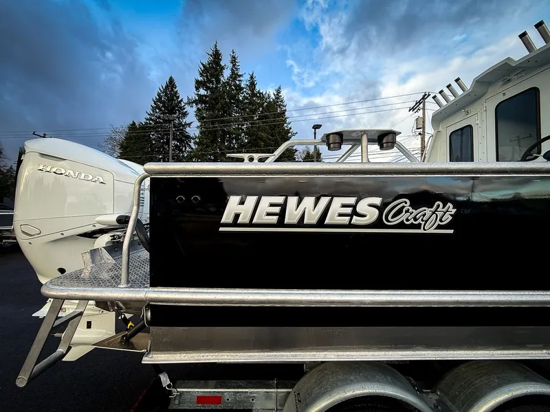 Slide: The Image of Hewescraft 270 Alaskan 2026 - 24