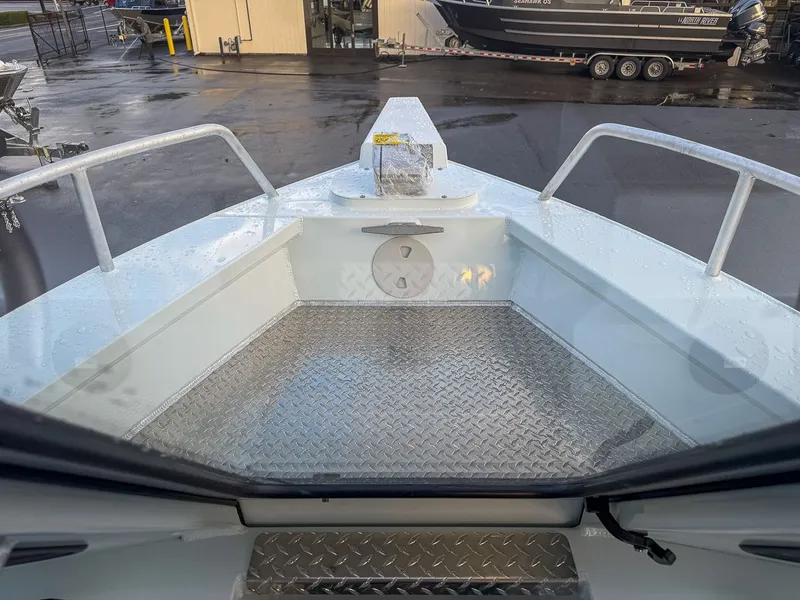 Slide: The Image of Hewescraft 270 Alaskan 2026 - 6