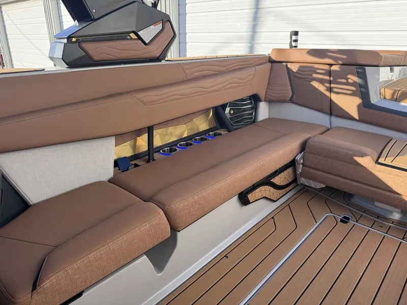 Slide: The Image of Nautique Super Air Nautique G25 2026 - 12