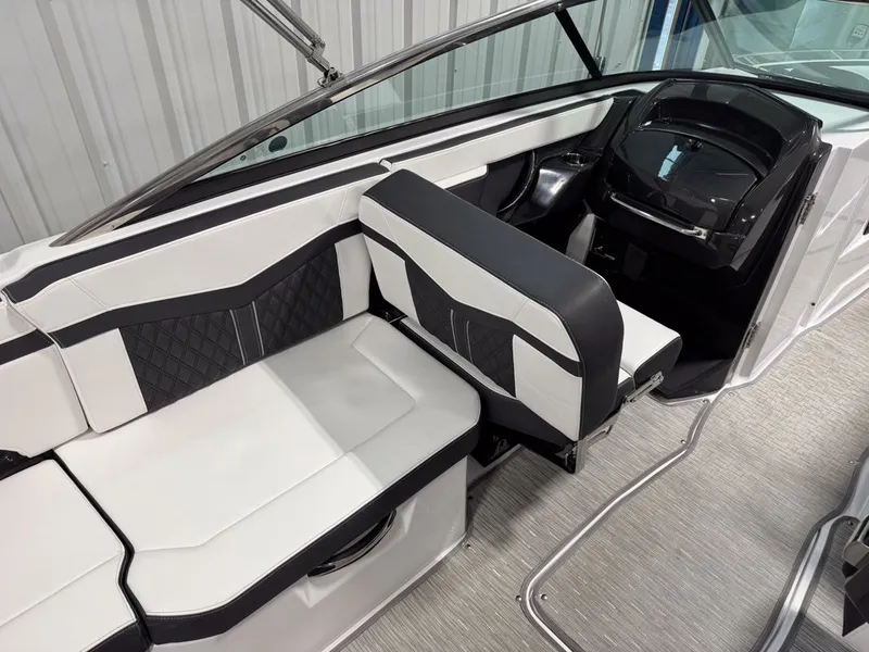 Slide: The Image of Monterey 278SS Super Sport 2025 - 11