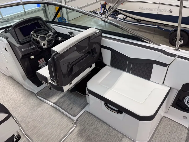 Slide: The Image of Monterey 278SS Super Sport 2025 - 12