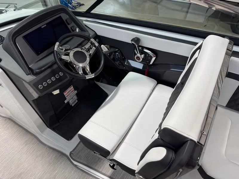 Slide: The Image of Monterey 278SS Super Sport 2025 - 13