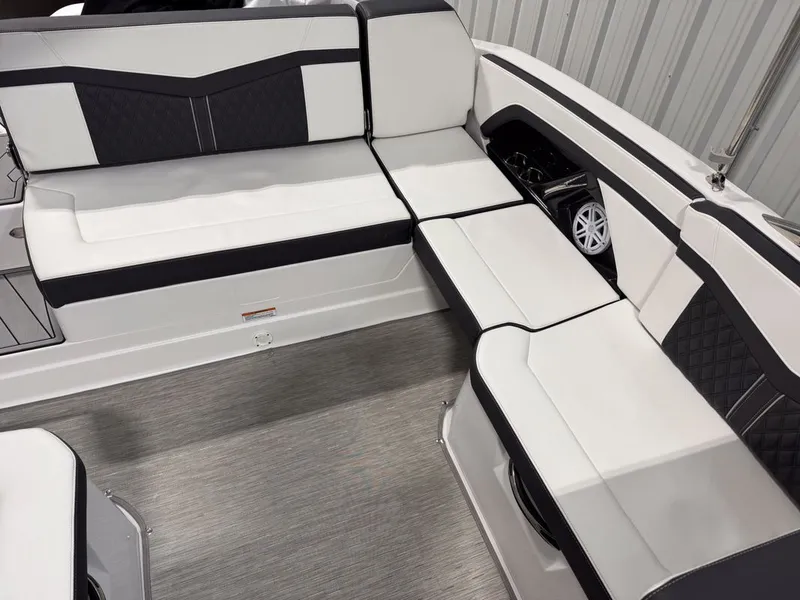 Slide: The Image of Monterey 278SS Super Sport 2025 - 25