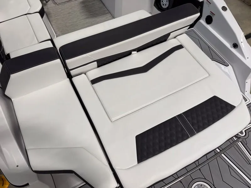 Slide: The Image of Monterey 278SS Super Sport 2025 - 8