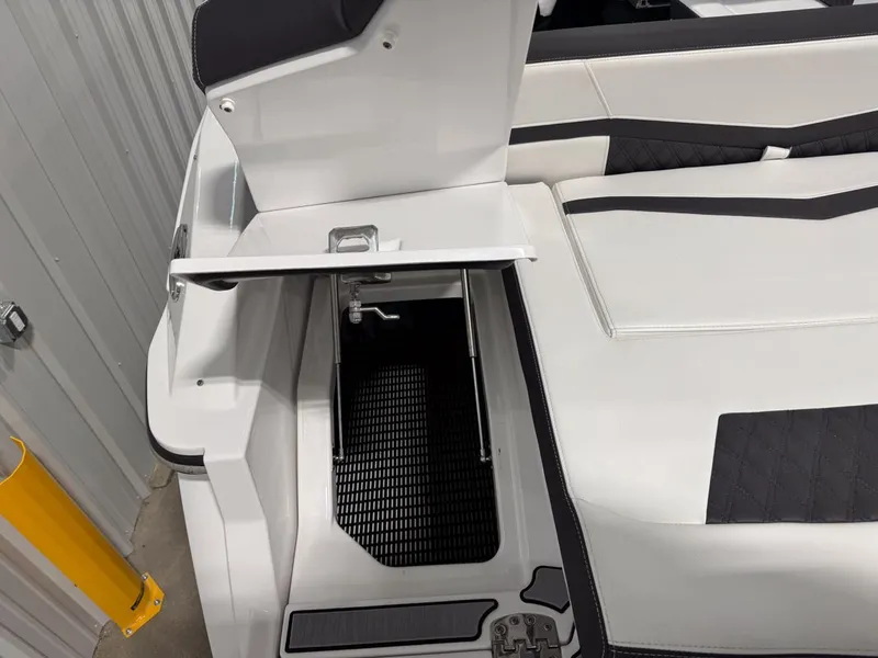 Slide: The Image of Monterey 278SS Super Sport 2025 - 9