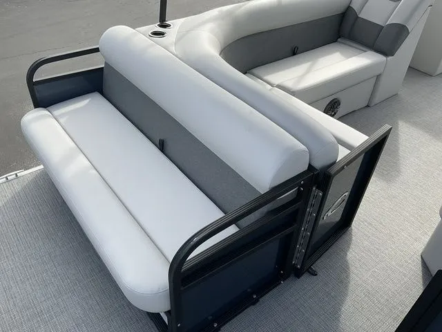 Slide: The Image of Crest Conquest SE 220Cruise 2026 - 12