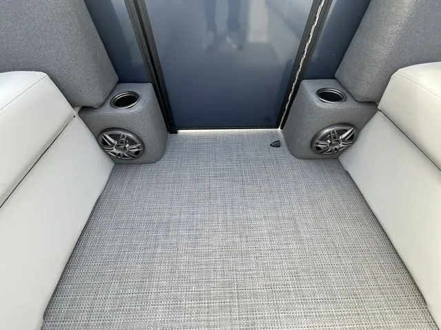 Slide: The Image of Crest Conquest SE 220Cruise 2026 - 18