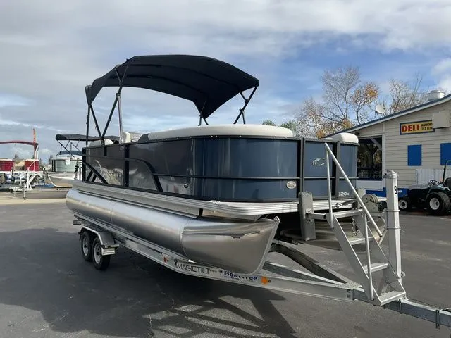 Slide: The Image of Crest Conquest SE 220Cruise 2026 - 3